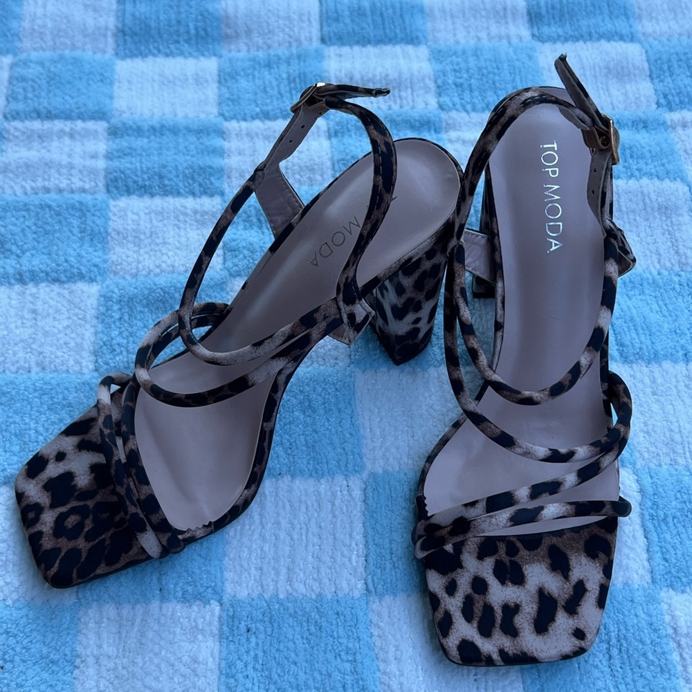 TOP Moda Brown and Black Heels